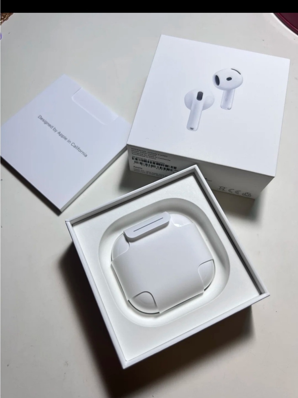 Apple White AirPods 4